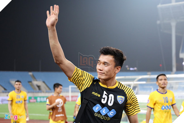 Bui Tien Dung sang Nga trao giai cau thu hay nhat ban ket World Cup hinh anh 1
