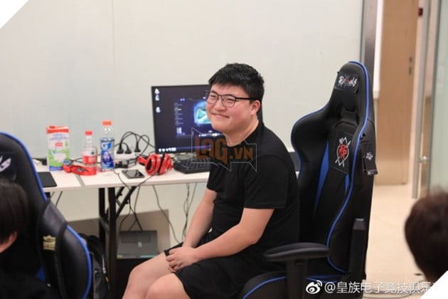 LMHT: Gánh team quá nhiệt đến nỗi chấn thương, siêu xạ thủ Uzi buộc phải nghỉ thi đấu dài hạn - Ảnh 3. LMHT: Gánh team quá nhiệt đến nỗi chấn thương, siêu xạ thủ Uzi buộc phải nghỉ thi đấu dài hạn - Ảnh 3.