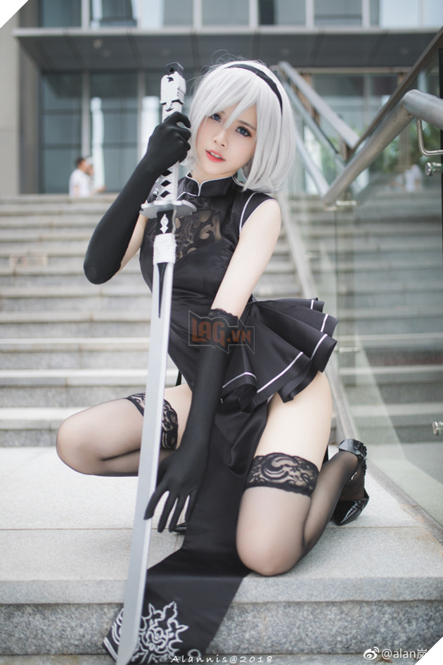 Rung động với bộ ảnh cosplay 2B nửa hở nửa kín đầy khiêu khích 7