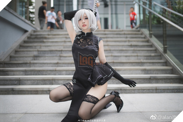 Rung động với bộ ảnh cosplay 2B nửa hở nửa kín đầy khiêu khích 4