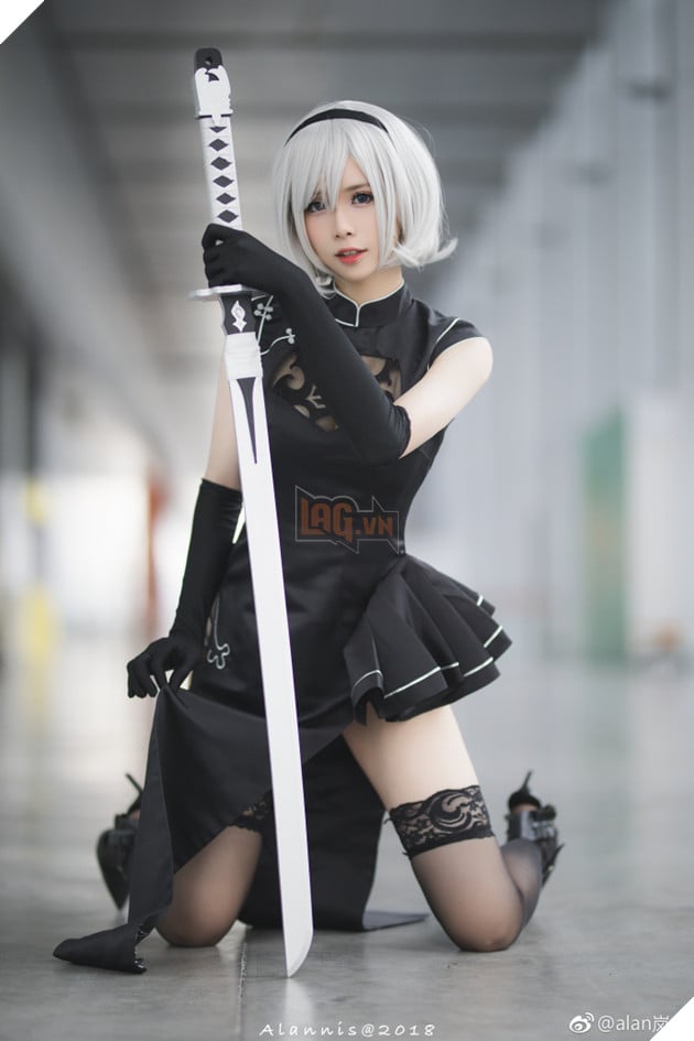 Rung động với bộ ảnh cosplay 2B nửa hở nửa kín đầy khiêu khích 3