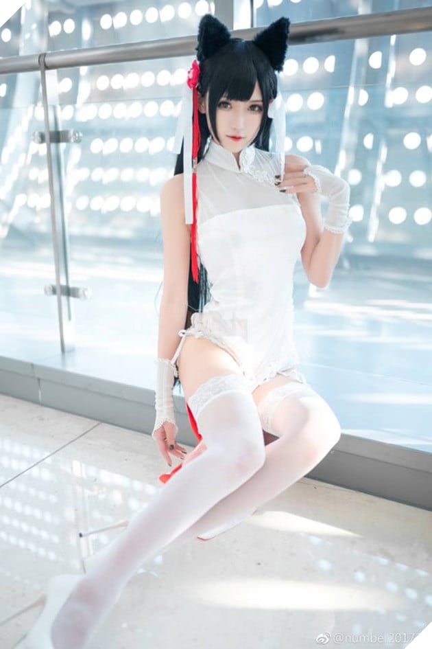 Cùng chiêm ngưỡng bộ cosplay Atago trong Azur Lane trong trắng thuần khiết  4