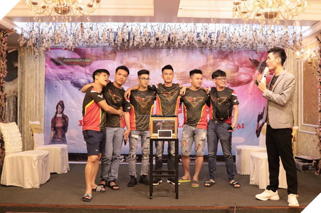 CFL: Clan Làng Vũ Đại tổ chức sinh nhật 1 tuổi hoành tráng tại Hạ Long 5