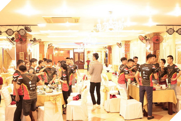 CFL: Clan Làng Vũ Đại tổ chức sinh nhật 1 tuổi hoành tráng tại Hạ Long 9