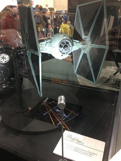 Kiếm ánh sáng trong Star Wars được bán với giá không tưởng: 5,5 tỷ đồng - Ảnh 2.