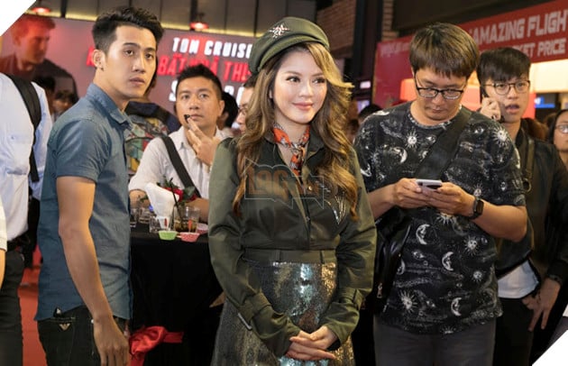 Cô luôn tươi tắn, vui vẻ trong suốt quãng thời gian diễn ra chương trình