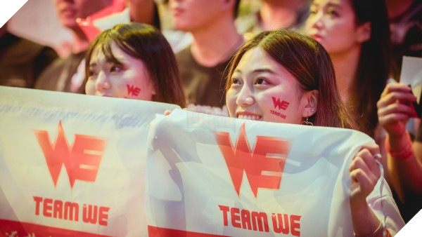 LMHT: Flash Wolves là đội đầu tiên đến CKTG, huyền thoại xạ thủ của Trung Quốc bất ngờ trở lại - Ảnh 4. LMHT: Flash Wolves là đội đầu tiên đến CKTG, huyền thoại xạ thủ của Trung Quốc bất ngờ trở lại - Ảnh 4.