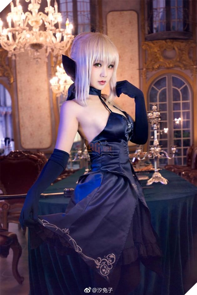 Thêm một bộ Cosplay Saber đen tuyền trong suốt khiến game thủ mê mệt 2