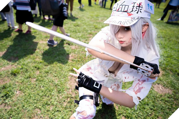 Rung rẩy trước vẻ đẹp chết người của nữ cosplayer Bạch Cầu trong bộ anime Hataraku Saibou  10