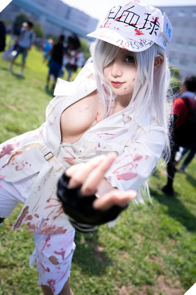 Rung rẩy trước vẻ đẹp chết người của nữ cosplayer Bạch Cầu trong bộ anime Hataraku Saibou  11