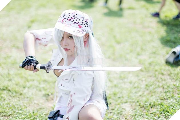 Rung rẩy trước vẻ đẹp chết người của nữ cosplayer Bạch Cầu trong bộ anime Hataraku Saibou  16