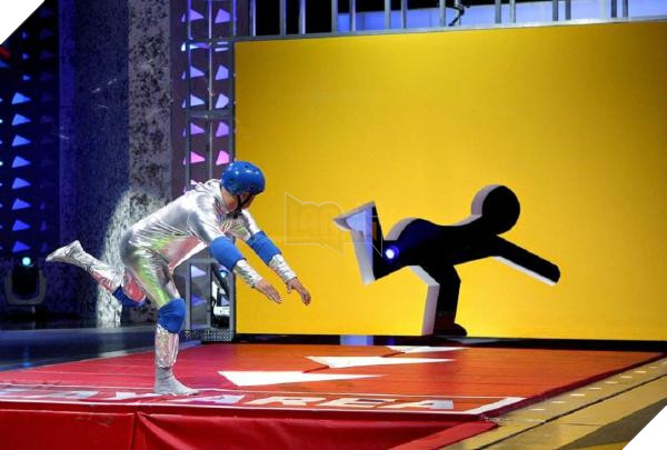 hole_in_the_wall_nguoi_xuyen_tuong_game_show hole in the wall nguoi xuyen tuong game show