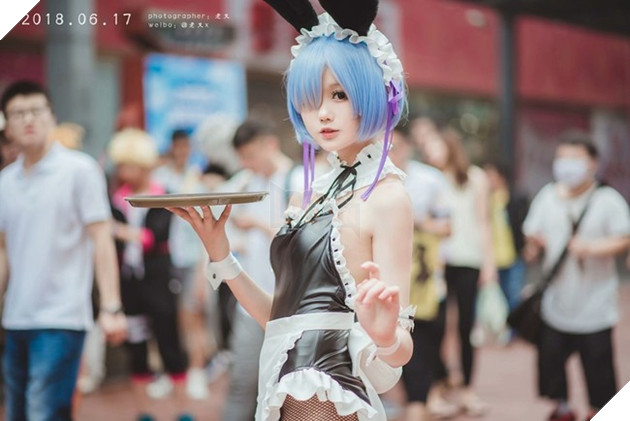 Ngất ngây với vẻ đẹp đáng yêu nhưng cực kì gợi cảm của cô hầu gái Rem