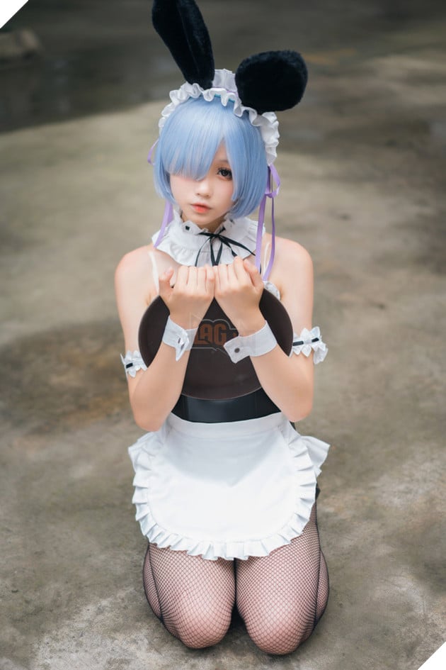 Ngất ngây với vẻ đẹp đáng yêu nhưng cực kì gợi cảm của cô hầu gái Rem 6