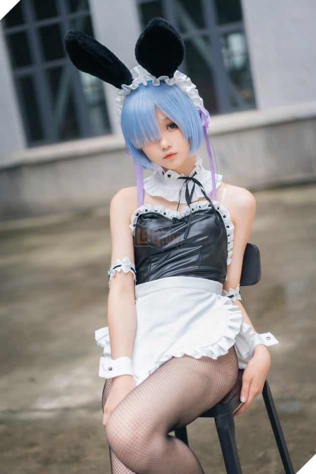 Ngất ngây với vẻ đẹp đáng yêu nhưng cực kì gợi cảm của cô hầu gái Rem 7