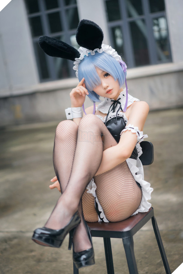 Ngất ngây với vẻ đẹp đáng yêu nhưng cực kì gợi cảm của cô hầu gái Rem 4