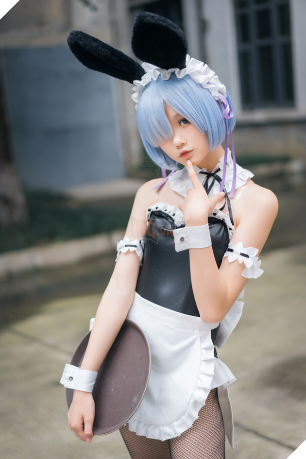 Ngất ngây với vẻ đẹp đáng yêu nhưng cực kì gợi cảm của cô hầu gái Rem 8