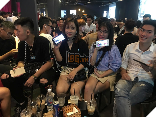 ROS Mobile: Bien nguoi tham du offline Chien Dich Sinh Ton cuoi tuan qua tai Ha Noi 18 ROS Mobile: Biển người tham dự offline Chiến Dịch Sinh Tồn cuối tuần qua tại Hà Nội 18