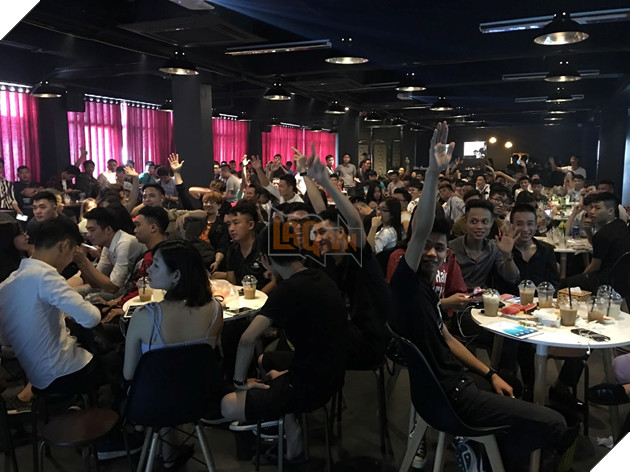 ROS Mobile: Bien nguoi tham du offline Chien Dich Sinh Ton cuoi tuan qua tai Ha Noi 23 ROS Mobile: Biển người tham dự offline Chiến Dịch Sinh Tồn cuối tuần qua tại Hà Nội 23