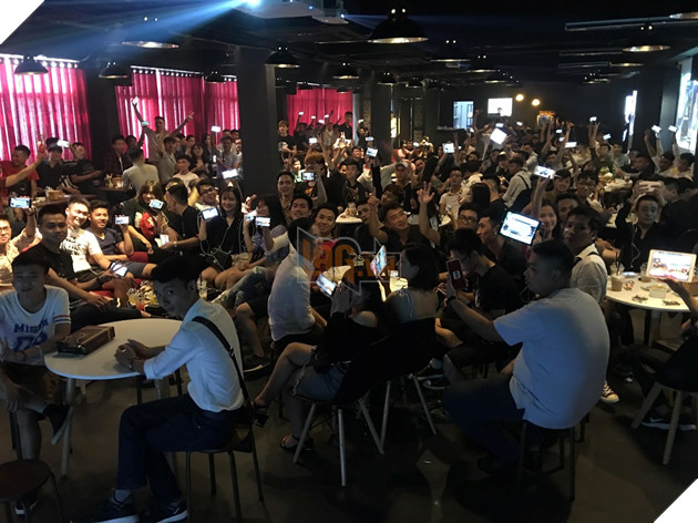 ROS Mobile: Bien nguoi tham du offline Chien Dich Sinh Ton cuoi tuan qua tai Ha Noi 2 ROS Mobile: Biển người tham dự offline Chiến Dịch Sinh Tồn cuối tuần qua tại Hà Nội 2