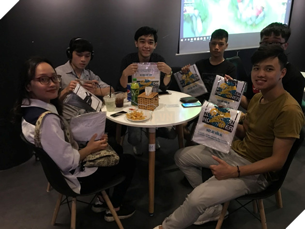 ROS Mobile: Bien nguoi tham du offline Chien Dich Sinh Ton cuoi tuan qua tai Ha Noi 4 ROS Mobile: Biển người tham dự offline Chiến Dịch Sinh Tồn cuối tuần qua tại Hà Nội 4