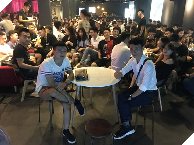 ROS Mobile: Bien nguoi tham du offline Chien Dich Sinh Ton cuoi tuan qua tai Ha Noi 5 ROS Mobile: Biển người tham dự offline Chiến Dịch Sinh Tồn cuối tuần qua tại Hà Nội 5