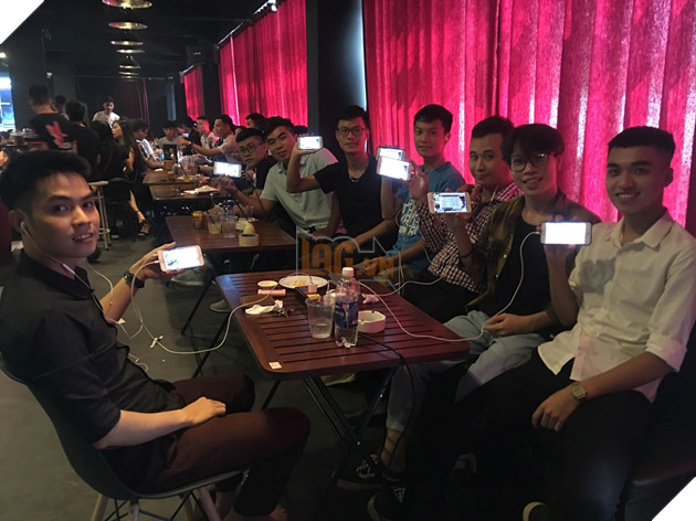 ROS Mobile: Bien nguoi tham du offline Chien Dich Sinh Ton cuoi tuan qua tai Ha Noi 8 ROS Mobile: Biển người tham dự offline Chiến Dịch Sinh Tồn cuối tuần qua tại Hà Nội 8
