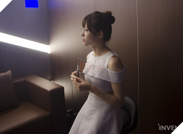 Faker lại được fan nữ công khai tỏ tình trên báo chí, lần này là nữ phát ngôn viên xinh như mộng của RNG - Ảnh 3.