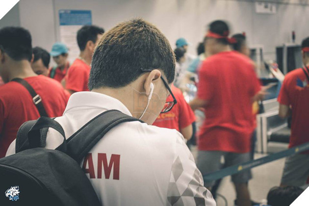 Hình ảnh EVOS lên đường sang Indonesia tham dự Asian Games 2018, trận mở màn đã gặp ngay Faker - Ảnh 4. Hình ảnh EVOS lên đường sang Indonesia tham dự Asian Games 2018, trận mở màn đã gặp ngay Faker - Ảnh 4.