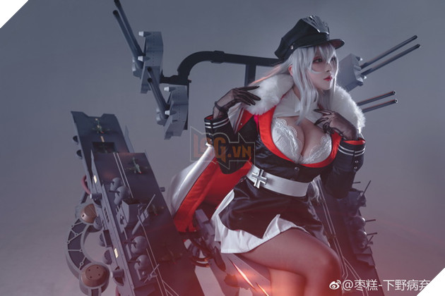 Nghẹn ngào cùng bộ cosplay Mỹ Nữ Tàu Chiến giống hệt trong game Azur Lane 2