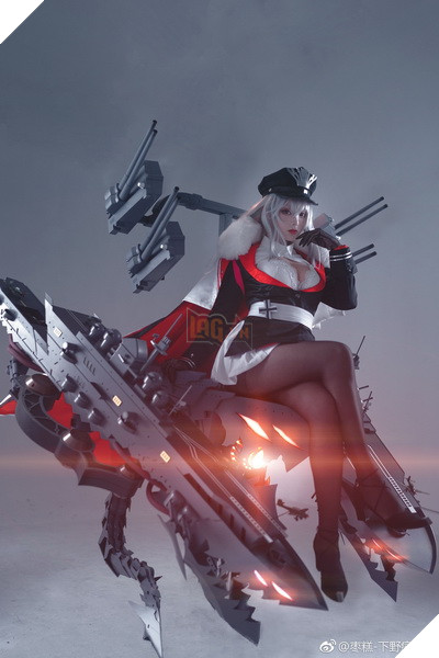Nghẹn ngào cùng bộ cosplay Mỹ Nữ Tàu Chiến giống hệt trong game Azur Lane 3