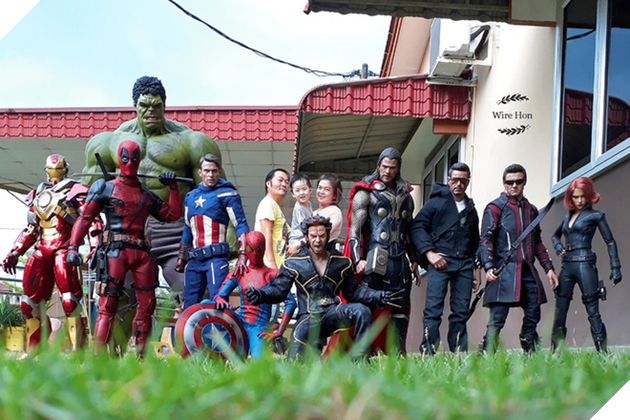Thanh niên khoe ảnh chụp thân mật cùng cả dàn siêu anh hùng, còn cả gan sai Spiderman, Deadpool và Captain đi bọc đu đủ - Ảnh 1. Thanh niên khoe ảnh chụp thân mật cùng cả dàn siêu anh hùng, còn cả gan sai Spiderman, Deadpool và Captain đi bọc đu đủ - Ảnh 1.