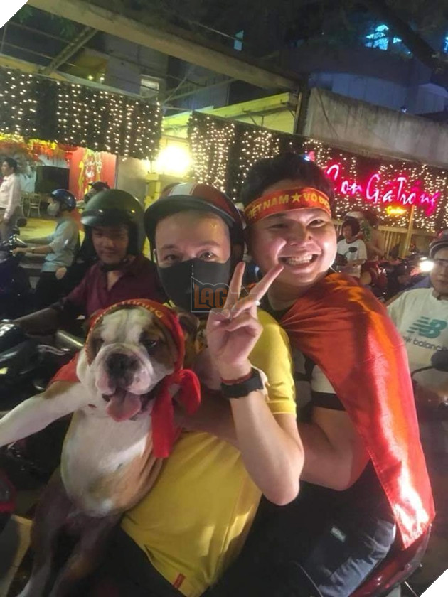 Hậu Tứ kết ASIAD 2018: Các đại boss kéo quân ra đường đi bão ăn mừng Olympic Việt Nam 10