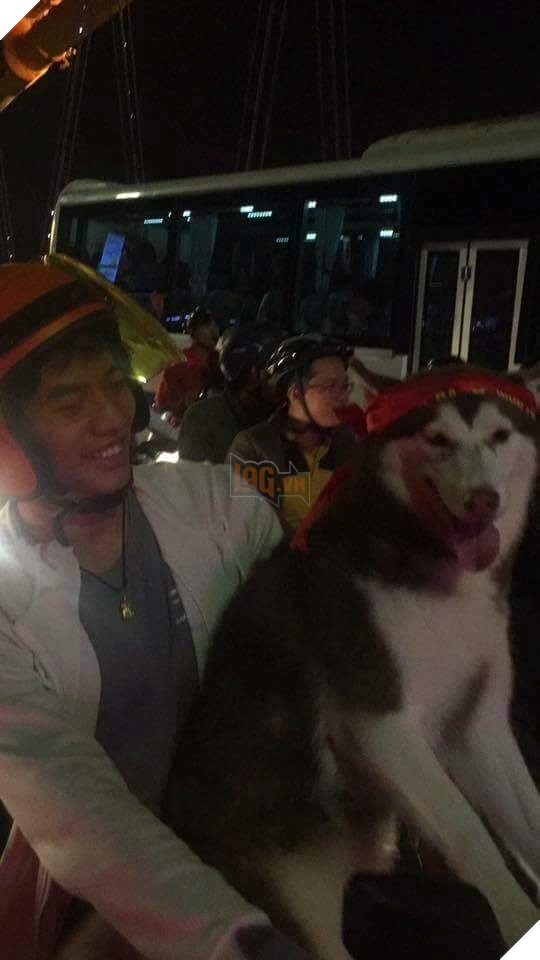 Hậu Tứ kết ASIAD 2018: Các đại boss kéo quân ra đường đi bão ăn mừng Olympic Việt Nam 13