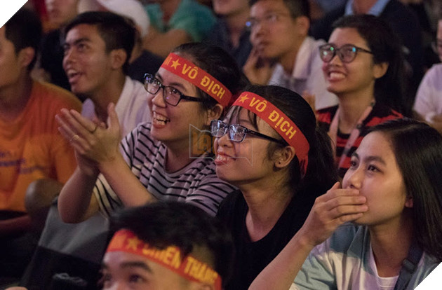 Olympic Việt Nam - Olympic Syria: Cả nước mong tin thắng trận 24