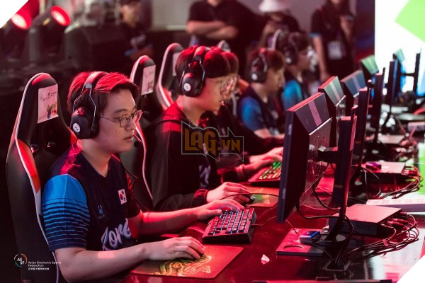 Tiếp tục để thua Trung Quốc tại Asian Games 2018, các tuyển thủ LMHT Hàn Quốc chỉ nói Tôi xin lỗi khi lên sân khấu nhận huy chương - Ảnh 2.