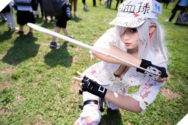 Lạ mắt với cosplay về tế bào Bạch Cầu ngực khủng trong Manga Hataraku Saibou - Ảnh 9.