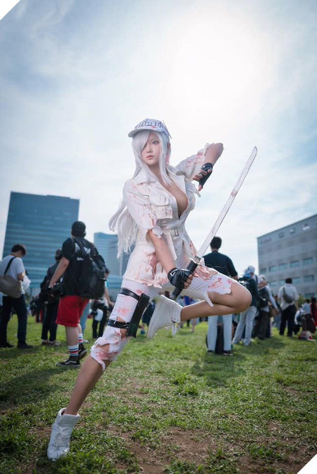 Lạ mắt với cosplay về tế bào Bạch Cầu ngực khủng trong Manga Hataraku Saibou - Ảnh 4.