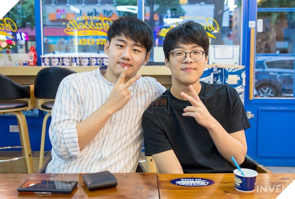 LMHT: Nhân một ngày đẹp trời, Kuro và Smeb gặp nhau và chia sẻ toàn chuyện thâm cung bí sử của các thành viên ROX Tigers cũ - Ảnh 1.