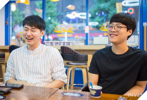 LMHT: Nhân một ngày đẹp trời, Kuro và Smeb gặp nhau và chia sẻ toàn chuyện thâm cung bí sử của các thành viên ROX Tigers cũ - Ảnh 2.