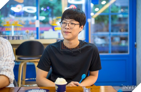 LMHT: Nhân một ngày đẹp trời, Kuro và Smeb gặp nhau và chia sẻ toàn chuyện thâm cung bí sử của các thành viên ROX Tigers cũ - Ảnh 3.