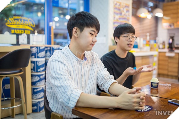 LMHT: Nhân một ngày đẹp trời, Kuro và Smeb gặp nhau và chia sẻ toàn chuyện thâm cung bí sử của các thành viên ROX Tigers cũ - Ảnh 7.