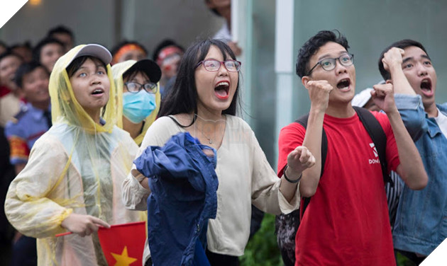 Cảm xúc người hâm mộ trong loạt đấu súng cân não của Olympic Việt Nam