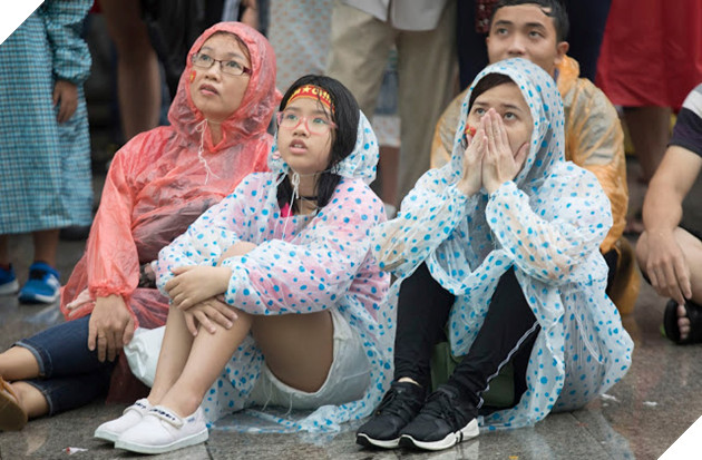 Cảm xúc người hâm mộ trong loạt đấu súng cân não của Olympic Việt Nam 4