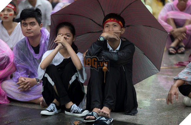 Cảm xúc người hâm mộ trong loạt đấu súng cân não của Olympic Việt Nam 9