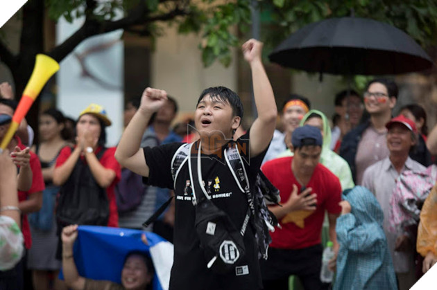 Cảm xúc người hâm mộ trong loạt đấu súng cân não của Olympic Việt Nam 13