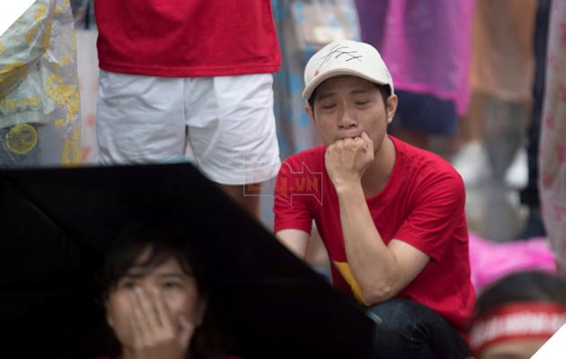 Cảm xúc người hâm mộ trong loạt đấu súng cân não của Olympic Việt Nam 19