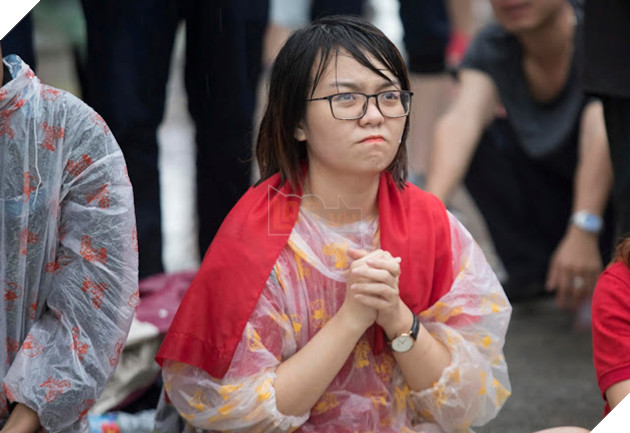 Cảm xúc người hâm mộ trong loạt đấu súng cân não của Olympic Việt Nam 23