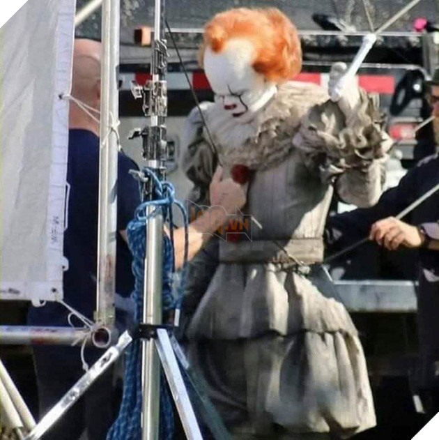 Gã hề Pennywise quay trở lại reo rắc nỗi sợ hãi cho mọi người trong ảnh hậu trường It: Chapter 2 - Ảnh 4.