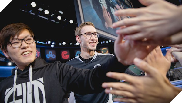 LMHT: Dù vô địch thế giới mùa 7, thế nhưng Crown vẫn ghen tị với sự nổi tiếng của Faker - Ảnh 3.